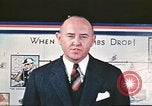 Standbild Air Raid-Warnung United States USA, 1942, aus Sekunde 10 historischem Filmmaterial Videoclip 65675062909