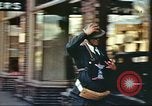 Standbild Air Raid-Warnung United States USA, 1942, aus Sekunde 32 historischem Filmmaterial Videoclip 65675062909