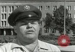 Standbild Luftbrückendenkmals Berlin Deutschland, 1959, aus Sekunde 25 historischem Filmmaterial Videoclip 65675062918