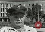 Standbild Luftbrückendenkmals Berlin Deutschland, 1959, aus Sekunde 28 historischem Filmmaterial Videoclip 65675062918