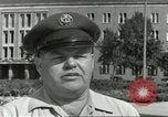 Standbild Luftbrückendenkmals Berlin Deutschland, 1959, aus Sekunde 33 historischem Filmmaterial Videoclip 65675062918