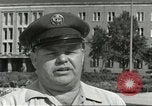 Standbild Luftbrückendenkmals Berlin Deutschland, 1959, aus Sekunde 35 historischem Filmmaterial Videoclip 65675062918
