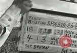 Standbild Luftbrückendenkmals Berlin Deutschland, 1959, aus Sekunde 4 historischem Filmmaterial Videoclip 65675062919