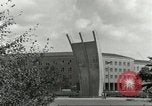 Standbild Luftbrückendenkmals Berlin Deutschland, 1959, aus Sekunde 7 historischem Filmmaterial Videoclip 65675062919