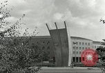 Standbild Luftbrückendenkmals Berlin Deutschland, 1959, aus Sekunde 10 historischem Filmmaterial Videoclip 65675062919