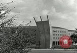 Standbild Luftbrückendenkmals Berlin Deutschland, 1959, aus Sekunde 22 historischem Filmmaterial Videoclip 65675062919