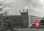 Standbild Luftbrückendenkmals Berlin Deutschland, 1959, aus Sekunde 26 historischem Filmmaterial Videoclip 65675062919