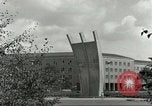 Standbild Luftbrückendenkmals Berlin Deutschland, 1959, aus Sekunde 29 historischem Filmmaterial Videoclip 65675062919