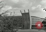 Standbild Luftbrückendenkmals Berlin Deutschland, 1959, aus Sekunde 30 historischem Filmmaterial Videoclip 65675062919
