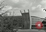 Standbild Luftbrückendenkmals Berlin Deutschland, 1959, aus Sekunde 31 historischem Filmmaterial Videoclip 65675062919