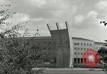 Standbild Luftbrückendenkmals Berlin Deutschland, 1959, aus Sekunde 34 historischem Filmmaterial Videoclip 65675062919