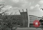 Standbild Luftbrückendenkmals Berlin Deutschland, 1959, aus Sekunde 36 historischem Filmmaterial Videoclip 65675062919