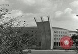 Standbild Luftbrückendenkmals Berlin Deutschland, 1959, aus Sekunde 38 historischem Filmmaterial Videoclip 65675062919