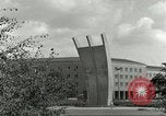 Standbild Luftbrückendenkmals Berlin Deutschland, 1959, aus Sekunde 39 historischem Filmmaterial Videoclip 65675062919