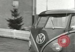 Standbild Elvis Presley Entlassung aus der Armee Friedberg Deutschland, 1960, aus Sekunde 10 historischem Filmmaterial Videoclip 65675062926