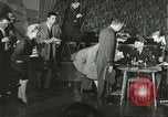 Standbild Elvis Presley Entlassung aus der Armee Friedberg Deutschland, 1960, aus Sekunde 31 historischem Filmmaterial Videoclip 65675062926