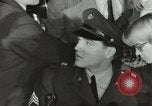 Standbild Elvis Presley Entlassung aus der Armee Friedberg Deutschland, 1960, aus Sekunde 38 historischem Filmmaterial Videoclip 65675062926
