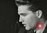 Standbild Elvis Presley Entlassung aus der Armee Friedberg Deutschland, 1960, aus Sekunde 48 historischem Filmmaterial Videoclip 65675062926