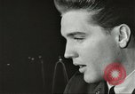 Standbild Elvis Presley Entlassung aus der Armee Friedberg Deutschland, 1960, aus Sekunde 50 historischem Filmmaterial Videoclip 65675062926