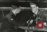 Standbild Elvis Presley Entlassung aus der Armee Friedberg Deutschland, 1960, aus Sekunde 55 historischem Filmmaterial Videoclip 65675062926