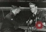 Standbild Elvis Presley Entlassung aus der Armee Friedberg Deutschland, 1960, aus Sekunde 56 historischem Filmmaterial Videoclip 65675062926