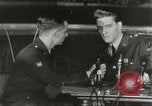 Standbild Elvis Presley Entlassung aus der Armee Friedberg Deutschland, 1960, aus Sekunde 57 historischem Filmmaterial Videoclip 65675062926
