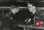 Standbild Elvis Presley Entlassung aus der Armee Friedberg Deutschland, 1960, aus Sekunde 61 historischem Filmmaterial Videoclip 65675062926