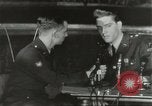 Standbild Elvis Presley Entlassung aus der Armee Friedberg Deutschland, 1960, aus Sekunde 62 historischem Filmmaterial Videoclip 65675062926