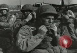 Standbild amerikanischen Fallschirmjäger Europa, 1960, aus Sekunde 16 historischem Filmmaterial Videoclip 65675062927