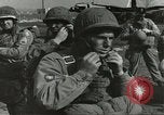 Standbild amerikanischen Fallschirmjäger Europa, 1960, aus Sekunde 17 historischem Filmmaterial Videoclip 65675062927