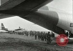 Standbild amerikanischen Fallschirmjäger Europa, 1960, aus Sekunde 19 historischem Filmmaterial Videoclip 65675062927