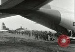 Standbild amerikanischen Fallschirmjäger Europa, 1960, aus Sekunde 22 historischem Filmmaterial Videoclip 65675062927