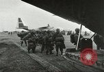 Standbild amerikanischen Fallschirmjäger Europa, 1960, aus Sekunde 23 historischem Filmmaterial Videoclip 65675062927