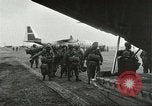 Standbild amerikanischen Fallschirmjäger Europa, 1960, aus Sekunde 24 historischem Filmmaterial Videoclip 65675062927