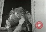 Standbild amerikanischen Fallschirmjäger Europa, 1960, aus Sekunde 28 historischem Filmmaterial Videoclip 65675062927
