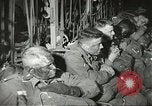 Standbild amerikanischen Fallschirmjäger Europa, 1960, aus Sekunde 39 historischem Filmmaterial Videoclip 65675062927