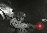 Standbild amerikanischen Fallschirmjäger Europa, 1960, aus Sekunde 50 historischem Filmmaterial Videoclip 65675062927