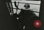 Standbild amerikanischen Fallschirmjäger Europa, 1960, aus Sekunde 59 historischem Filmmaterial Videoclip 65675062927