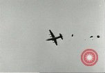 Standbild amerikanischen Fallschirmjäger Europa, 1960, aus Sekunde 60 historischem Filmmaterial Videoclip 65675062927