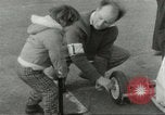 Standbild Go-karts Racing Lakenheath in England, 1960, aus Sekunde 17 historischem Filmmaterial Videoclip 65675062929