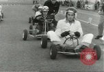 Standbild Go-karts Racing Lakenheath in England, 1960, aus Sekunde 27 historischem Filmmaterial Videoclip 65675062929