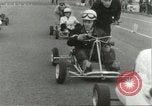 Standbild Go-karts Racing Lakenheath in England, 1960, aus Sekunde 28 historischem Filmmaterial Videoclip 65675062929