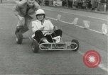Standbild Go-karts Racing Lakenheath in England, 1960, aus Sekunde 30 historischem Filmmaterial Videoclip 65675062929