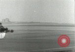 Standbild Go-karts Racing Lakenheath in England, 1960, aus Sekunde 43 historischem Filmmaterial Videoclip 65675062929