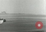 Standbild Go-karts Racing Lakenheath in England, 1960, aus Sekunde 47 historischem Filmmaterial Videoclip 65675062929