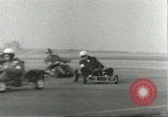 Standbild Go-karts Racing Lakenheath in England, 1960, aus Sekunde 48 historischem Filmmaterial Videoclip 65675062929