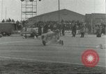Standbild Go-karts Racing Lakenheath in England, 1960, aus Sekunde 57 historischem Filmmaterial Videoclip 65675062929