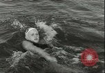 Image championnat de natation junior Holland Hollande, 1955, de la seconde 28 séquences d'archives historiques vidéo 65675062936