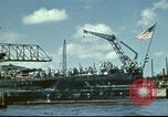 Standbild USS Nevada verlassen drydock nach Reparaturen Pearl Harbor Hawaii USA, 1942, aus Sekunde 12 historischem Filmmaterial Videoclip 65675062939