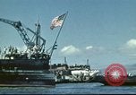 Standbild USS Nevada verlassen drydock nach Reparaturen Pearl Harbor Hawaii USA, 1942, aus Sekunde 17 historischem Filmmaterial Videoclip 65675062939